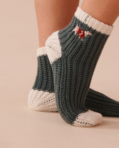 Knitted Socks with Winter Embroidery_40700366_40045_03