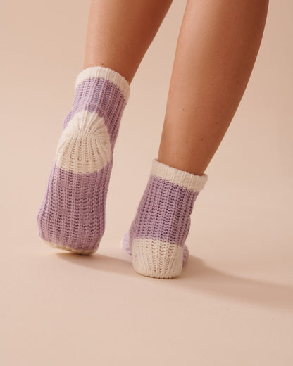 Knitted Socks with Winter Embroidery_40700366_50032_03