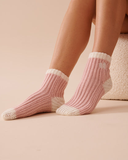 Knitted Socks with Winter Embroidery_40700366_60042_01