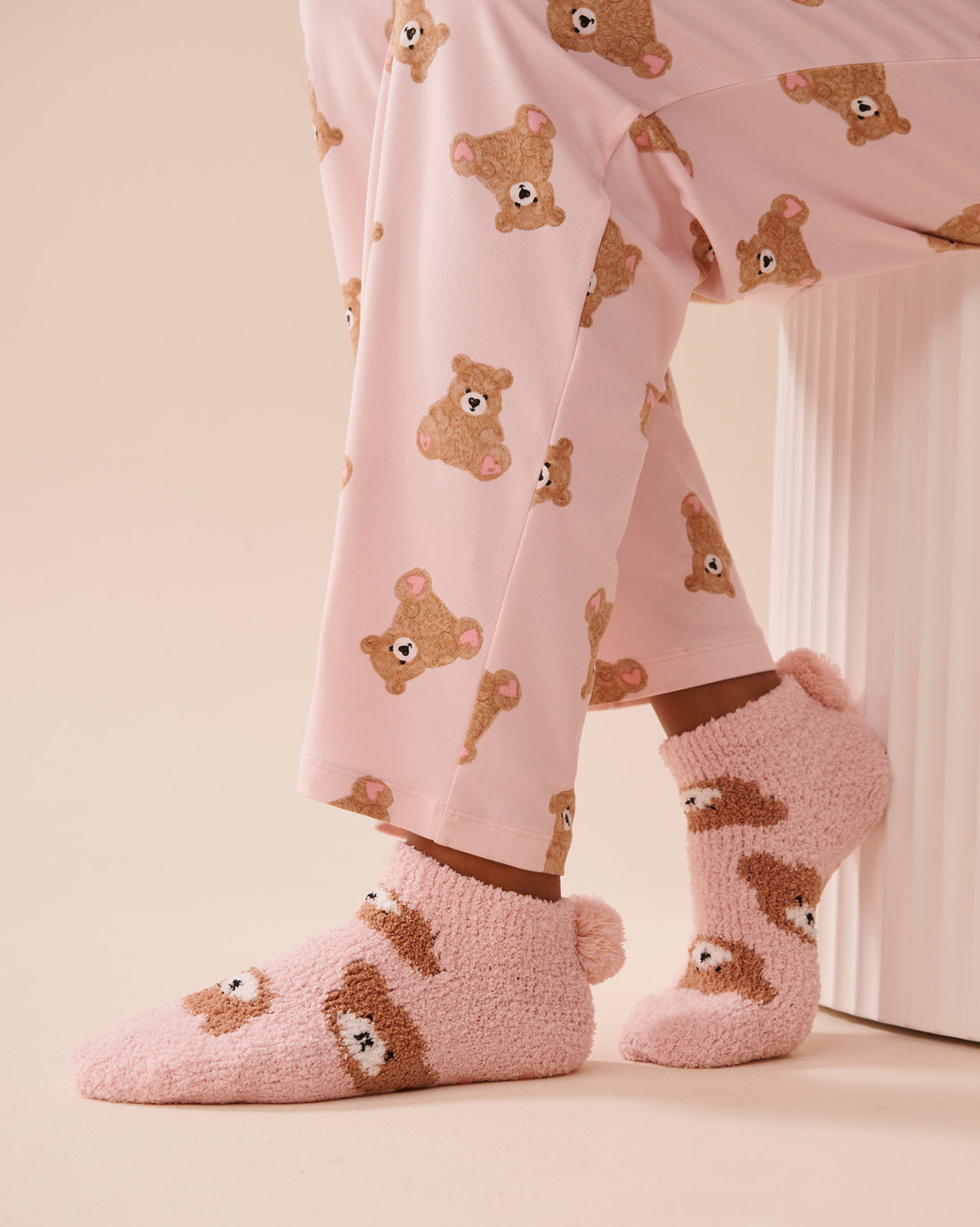La Vie en Rose_Pompom Soft Plush Socks_40700374_P60343_01