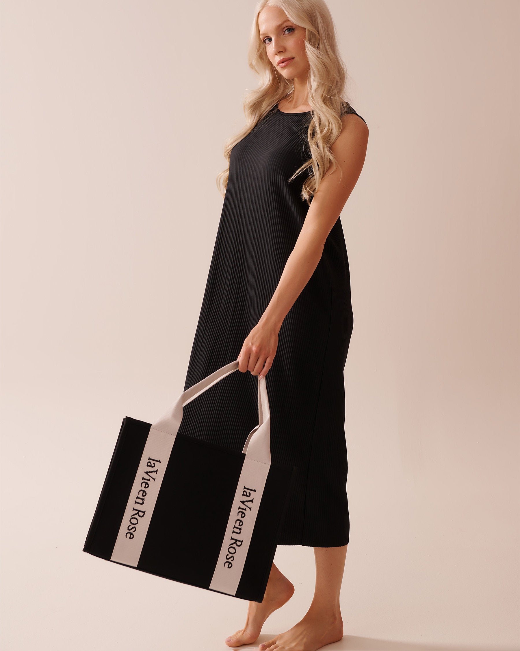 La Vie en Rose_Sturdy Canvas Tote Bag_40700376_00001_04