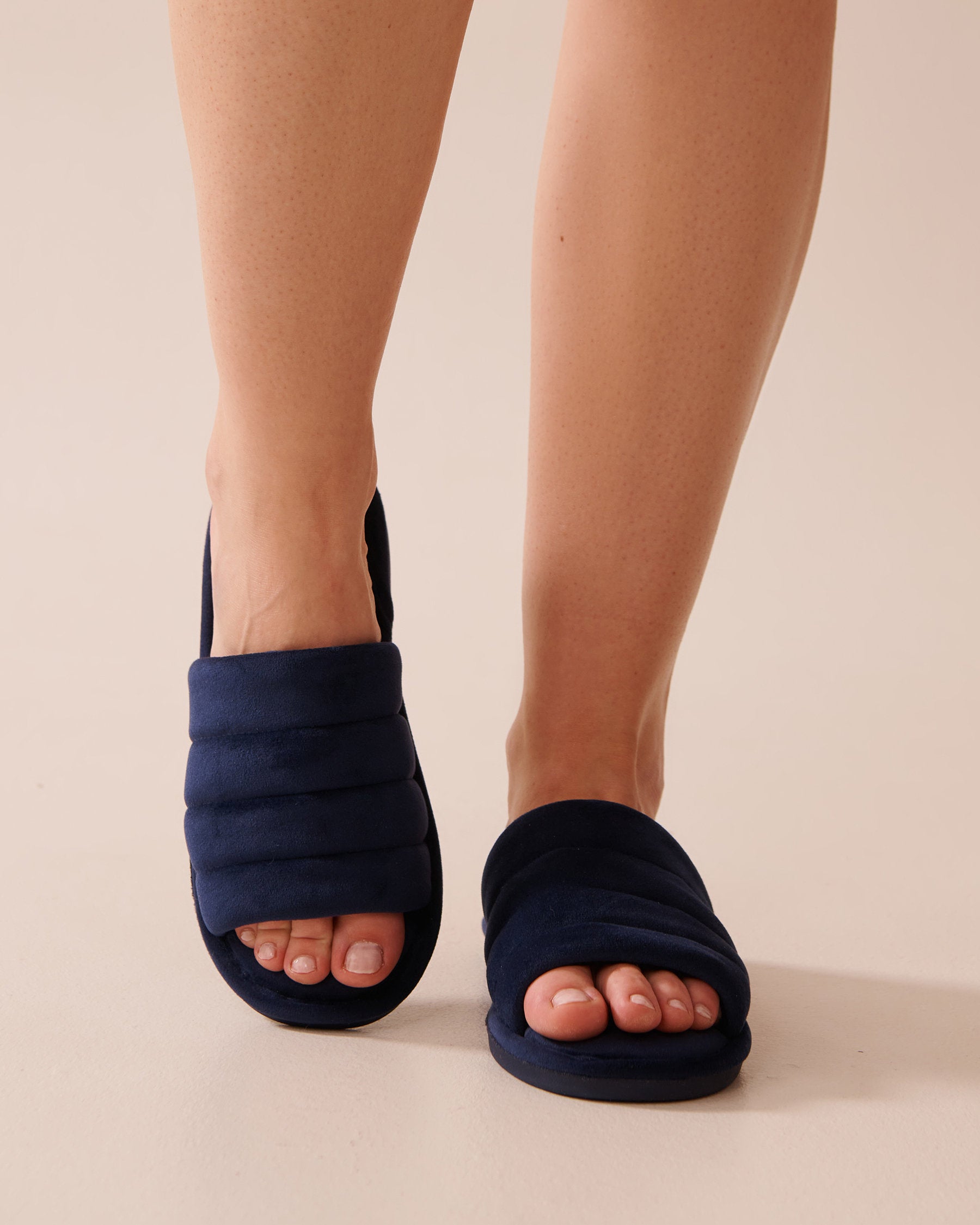 La Vie en Rose_Quilted Velvet Slippers_40700377_40099_01