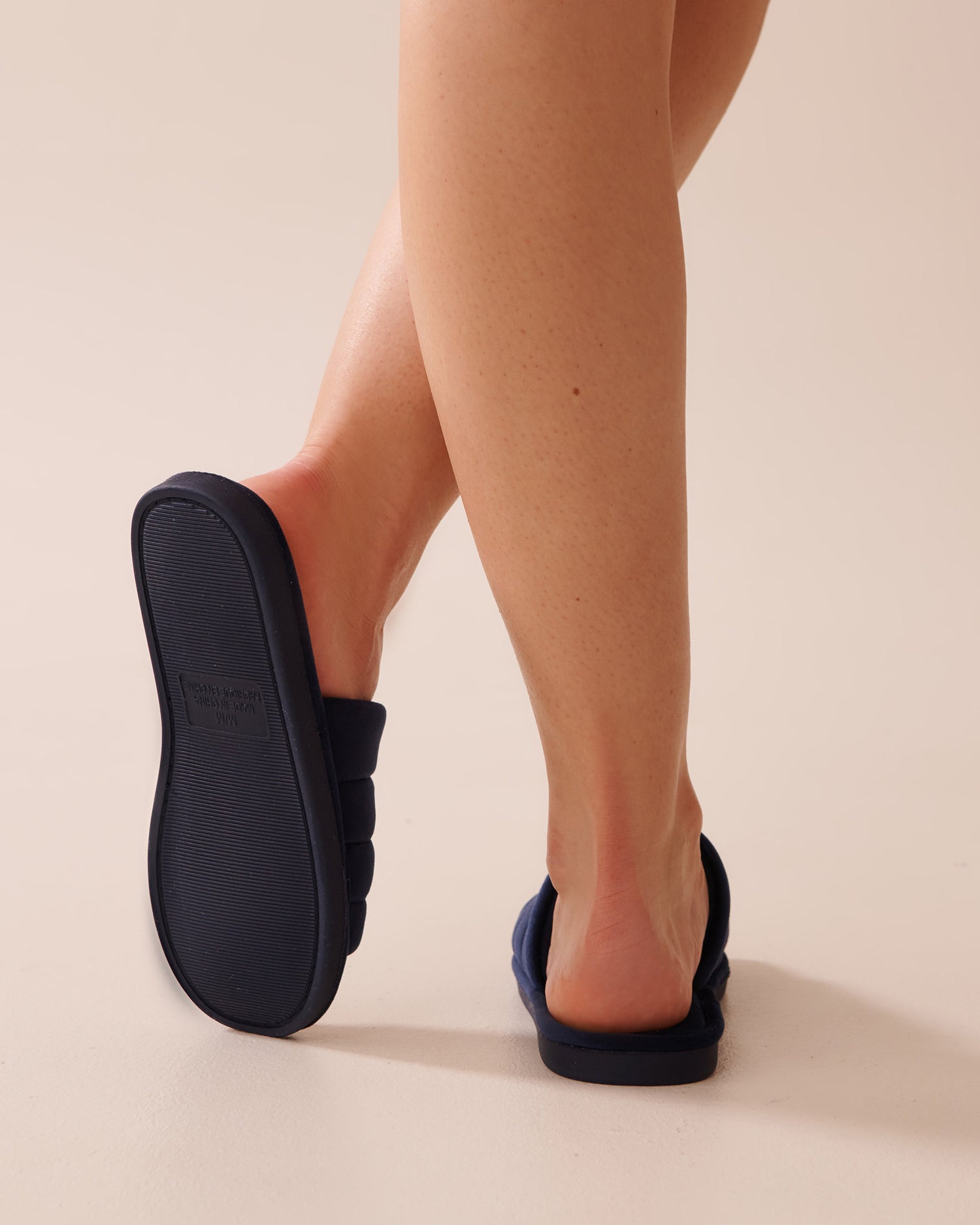 La Vie en Rose_Quilted Velvet Slippers_40700377_40099_02