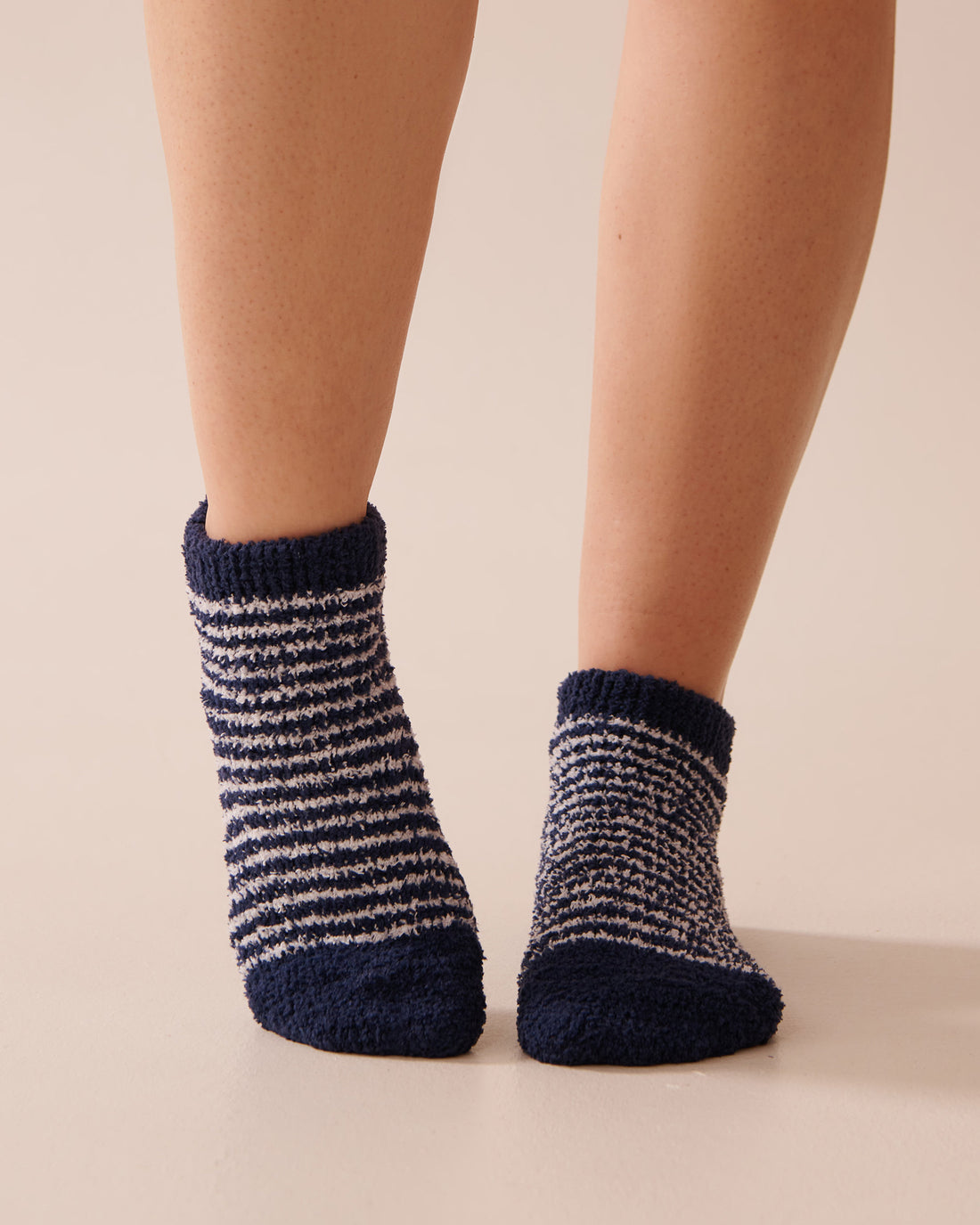 La Vie en Rose_Soft Plush Stripe Socks_40700381_P40427_01