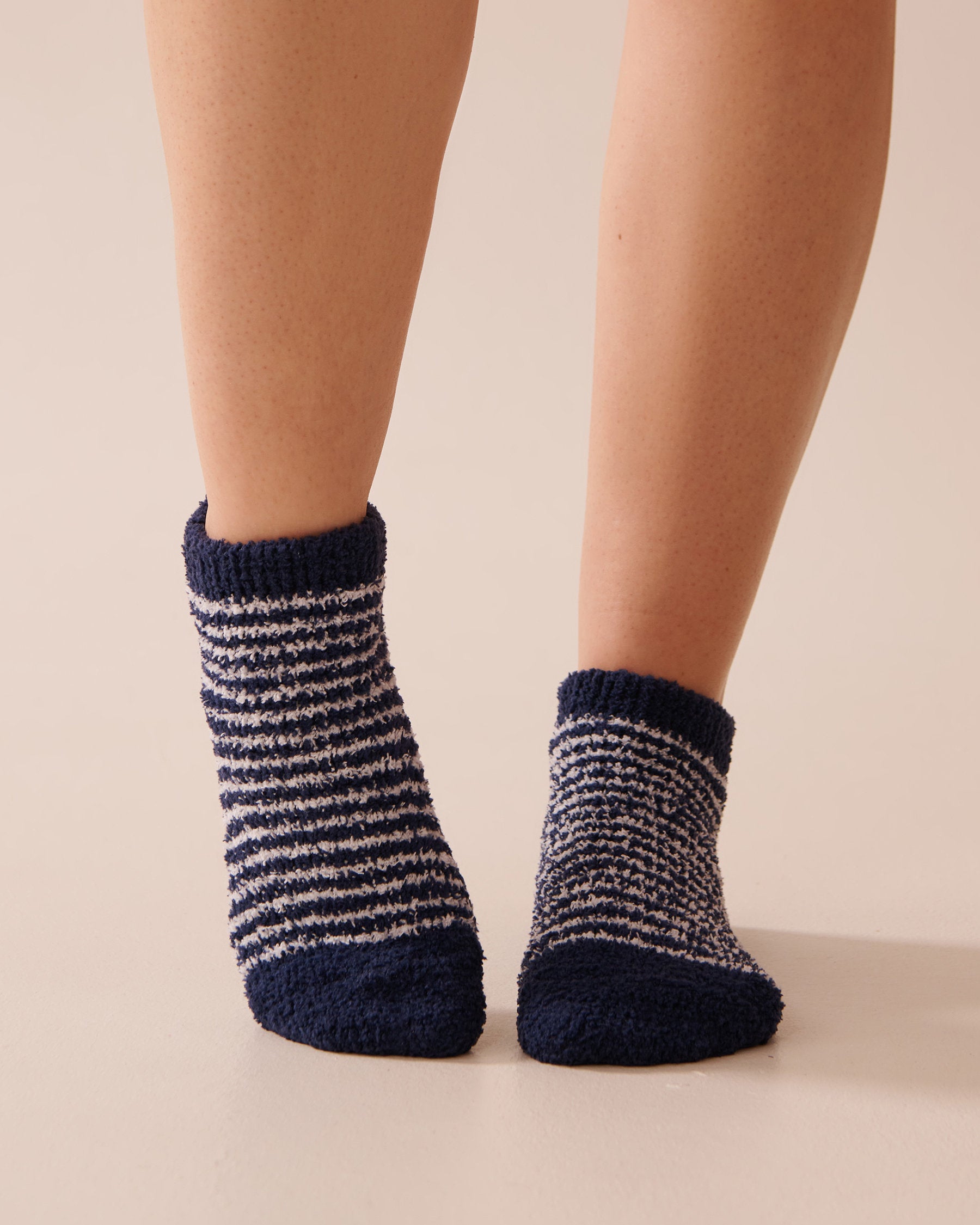 La Vie en Rose_Soft Plush Stripe Socks_40700381_P40427_01