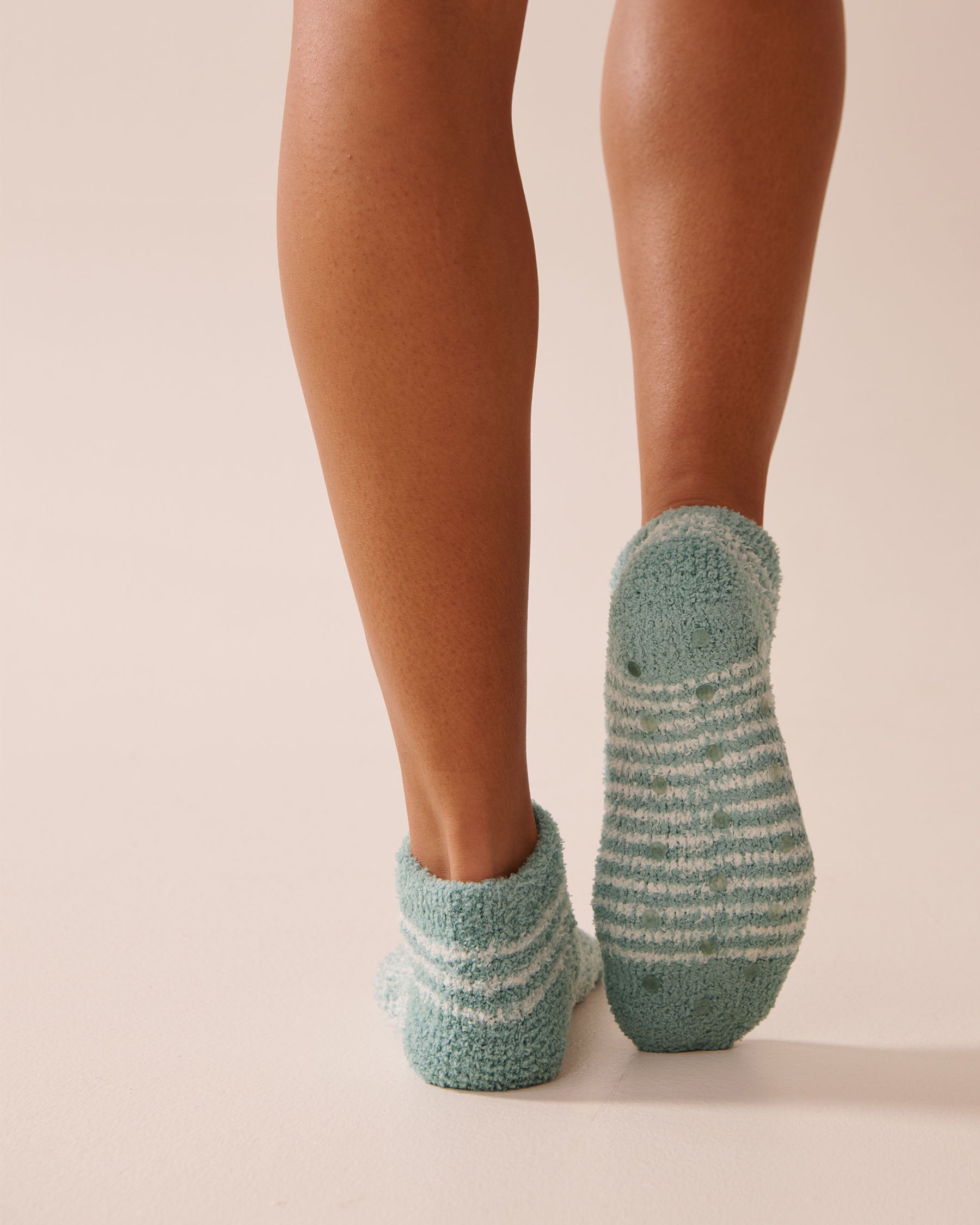 La Vie en Rose_Soft Plush Stripe Socks_40700381_P40429_02