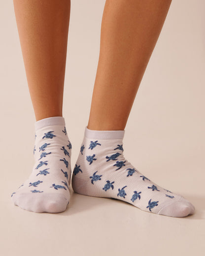 La Vie en Rose_Snow White Stripe Turtles_Finely Ribbed Striped Socks_40700396_P10499_01