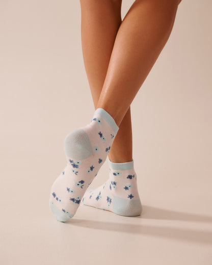 La Vie en Rose_Snow White Blue Ditsy_Finely Ribbed Striped Socks_40700396_P10500_02