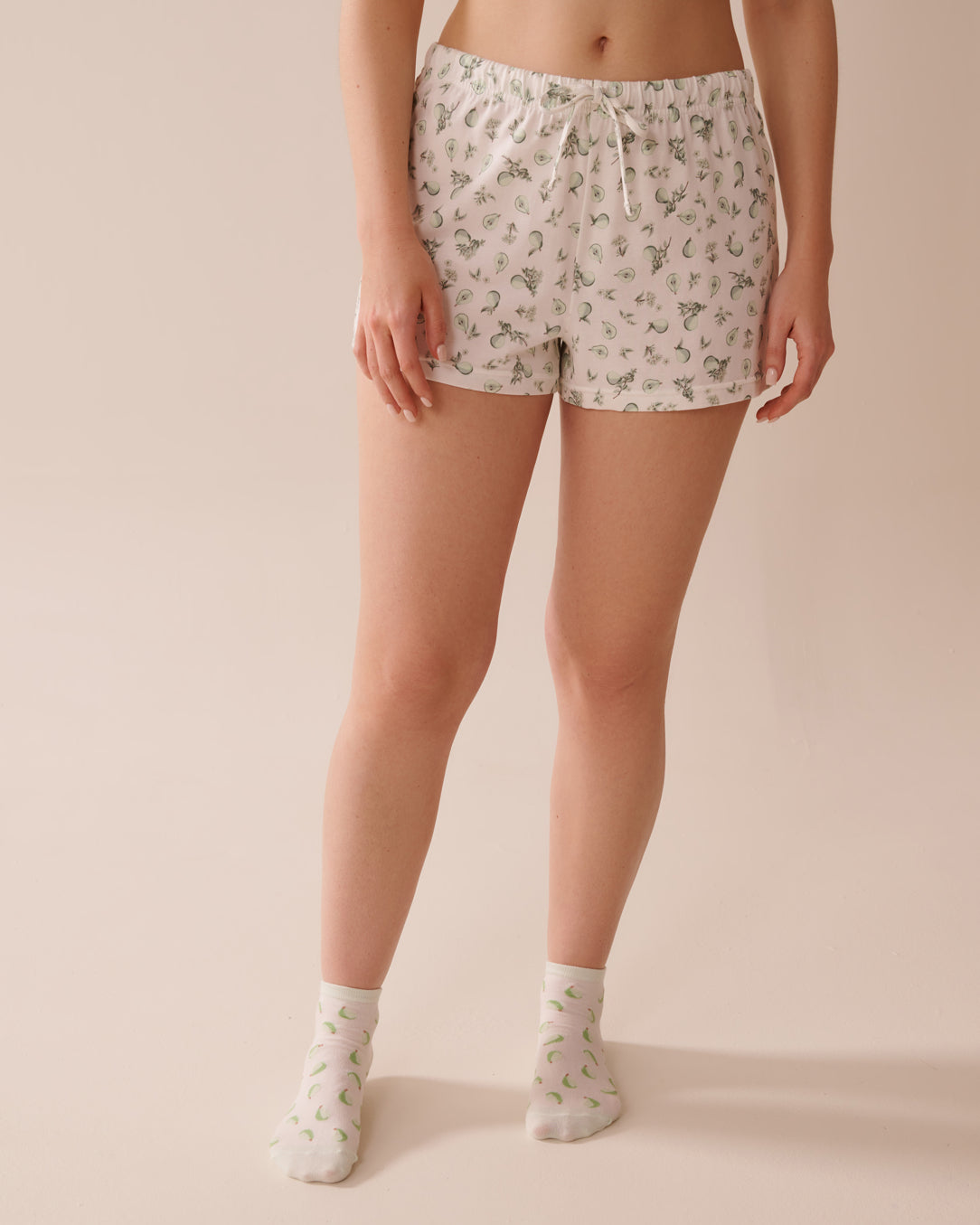 La Vie en Rose_Snow White Pear_Finely Ribbed Striped Socks_40700396_P10501_03