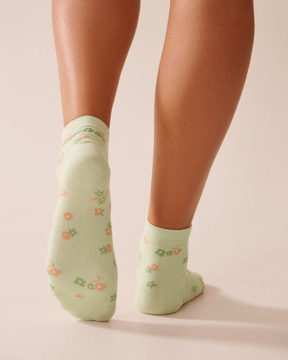La Vie en Rose_Seacrest Ditsy_Finely Ribbed Striped Socks_40700396_P30119_02