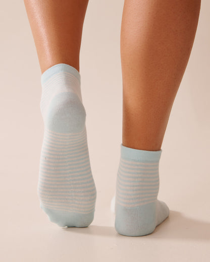 La Vie en Rose_Clearwater Stripe_Finely Ribbed Striped Socks_40700396_P40447_02