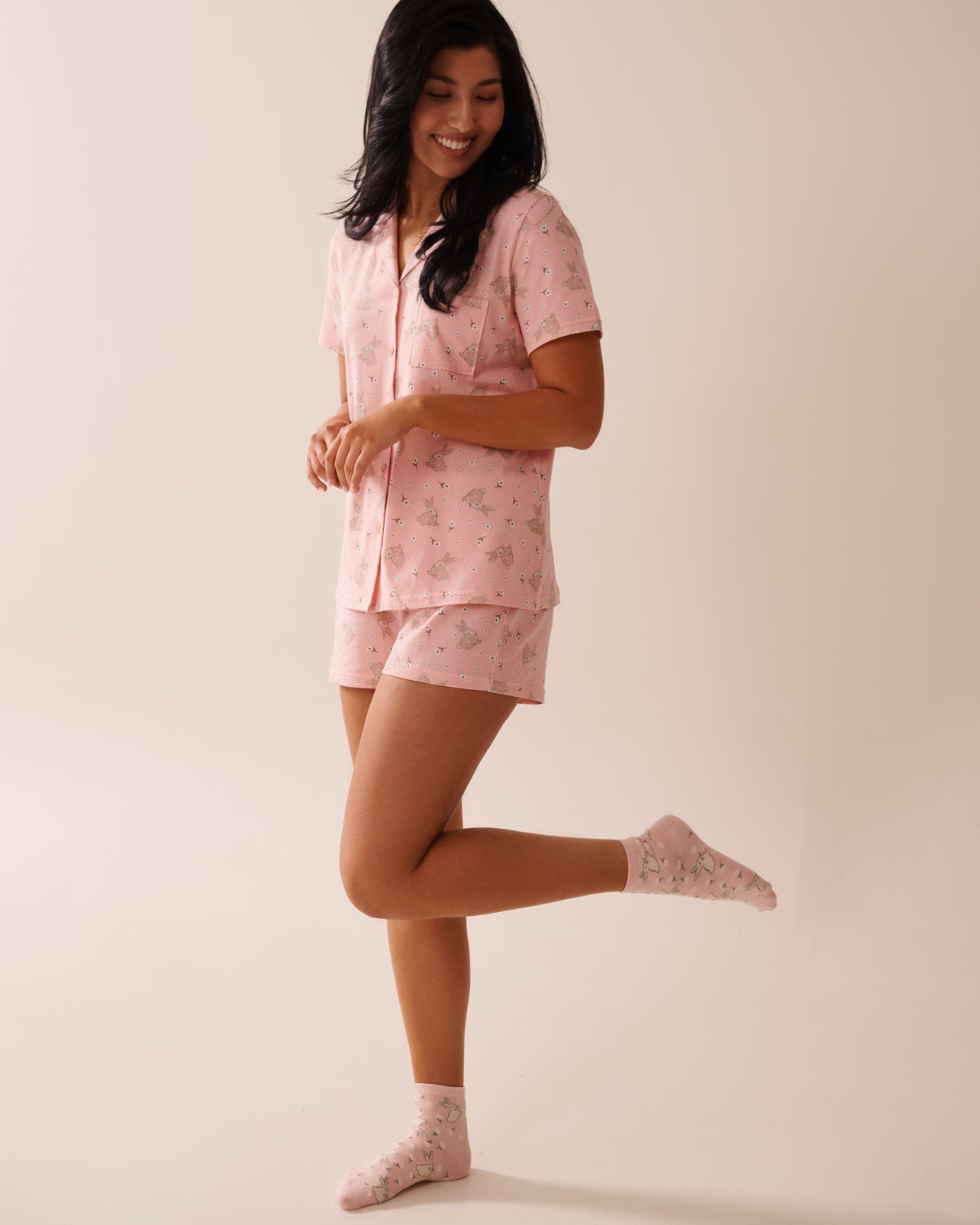 La Vie en Rose_Peachskin Rabbit_Finely Ribbed Striped Socks_40700396_P60363_01