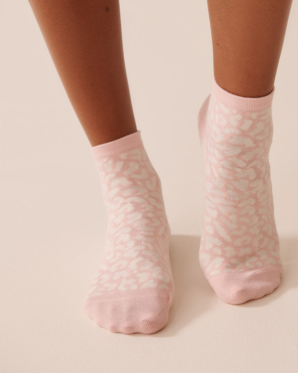 La Vie en Rose_Peachskin Leopard_Finely Ribbed Striped Socks_40700396_P60364_01