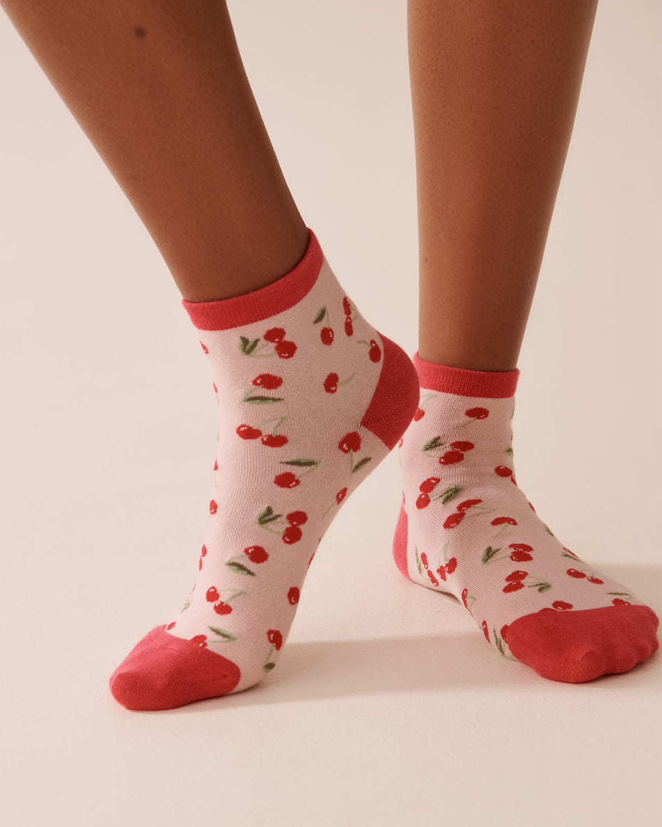 La Vie en Rose_Peachskin Cherry_Finely Ribbed Striped Socks_40700396_P60365_01