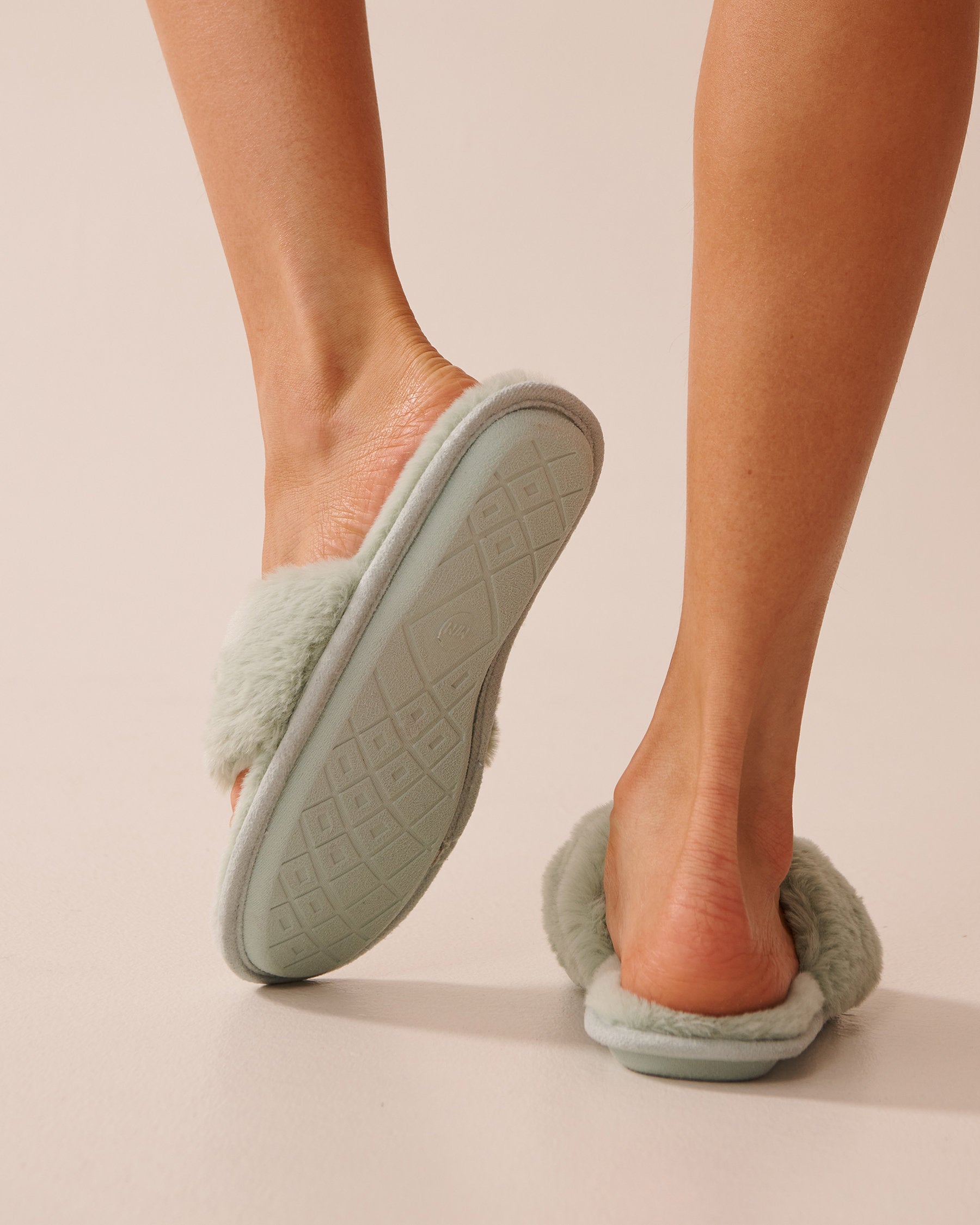 La Vie en Rose_Faux Fur Flip-flop Slippers_40700397_30055_02