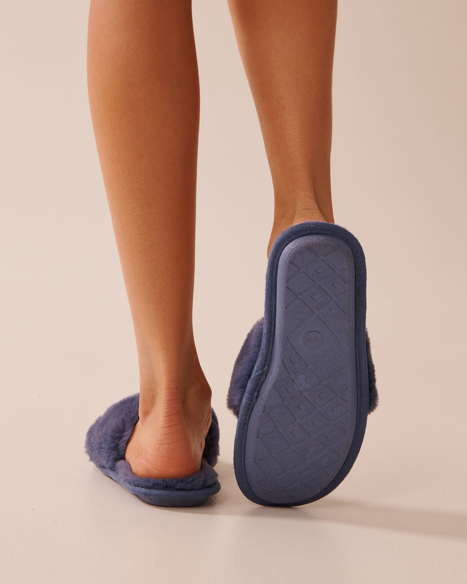 La Vie en Rose_Faux Fur Flip-flop Slippers_40700397_40038_02