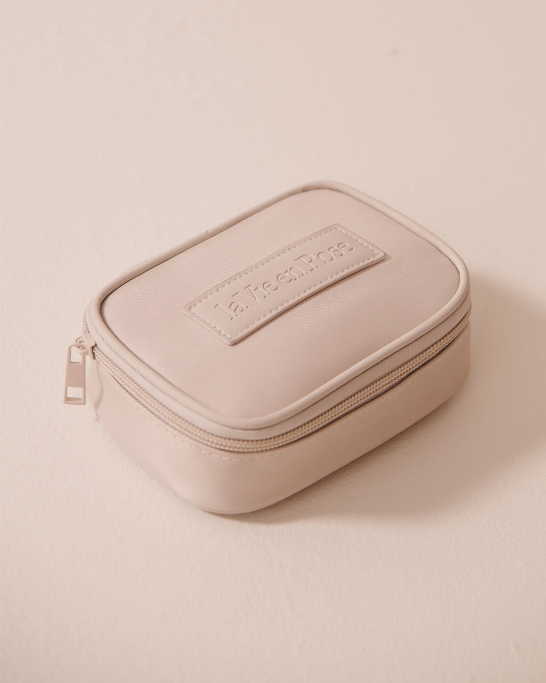 La Vie en Rose_Pumice Stone_Accessory Case_40700398_00041_01