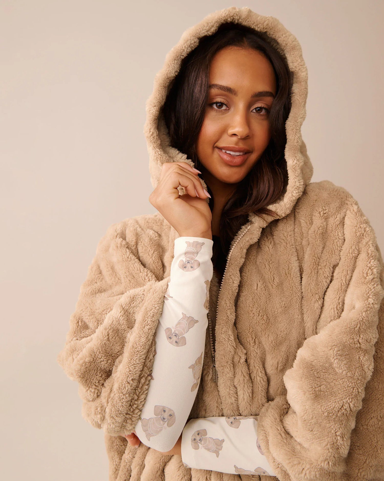 La Vie en Rose_Goat Cable_Cable Effect Soft Plush Hooded Cape_40700414_P20074_03