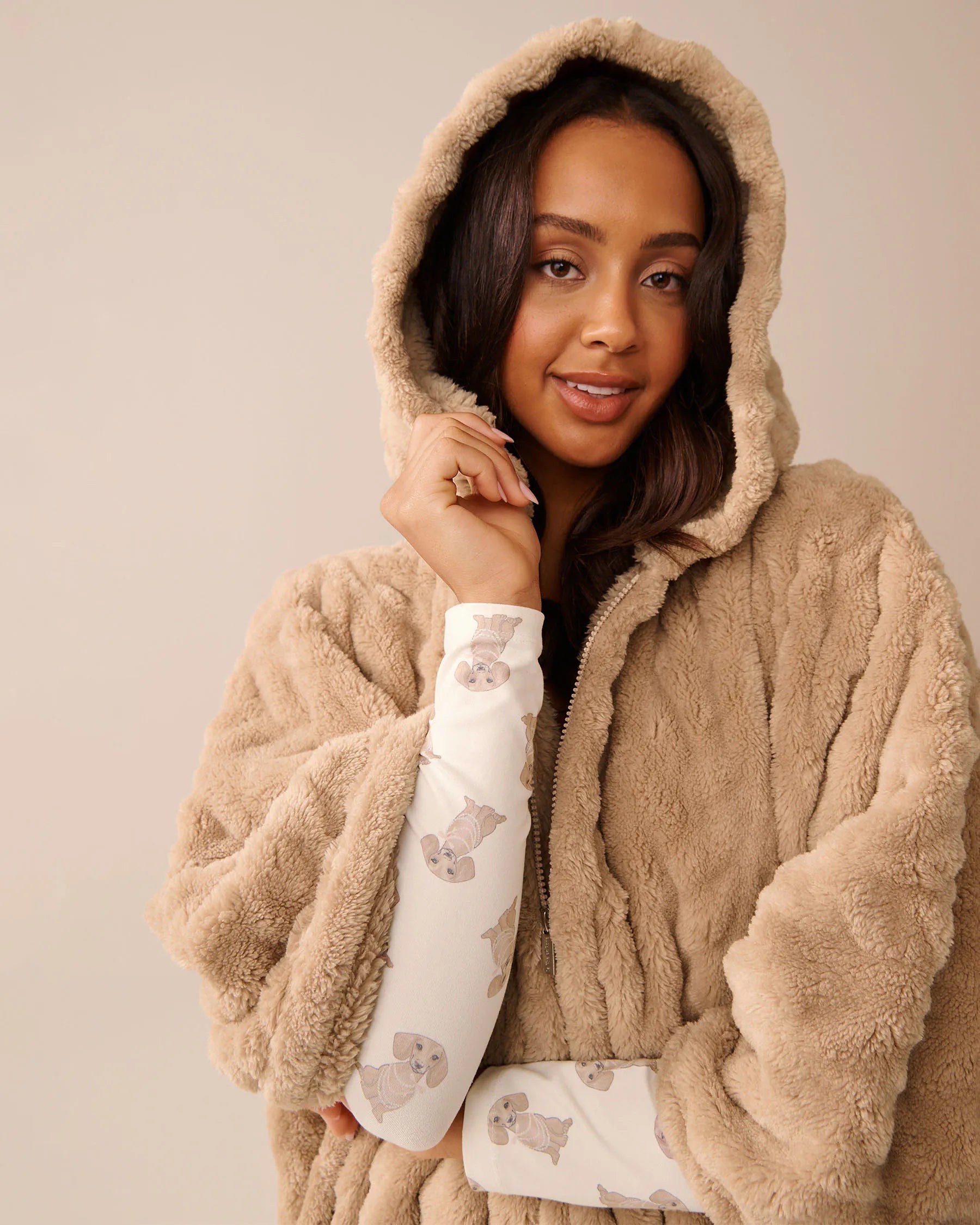 La Vie en Rose_Goat Cable_Cable Effect Soft Plush Hooded Cape_40700414_P20074_03