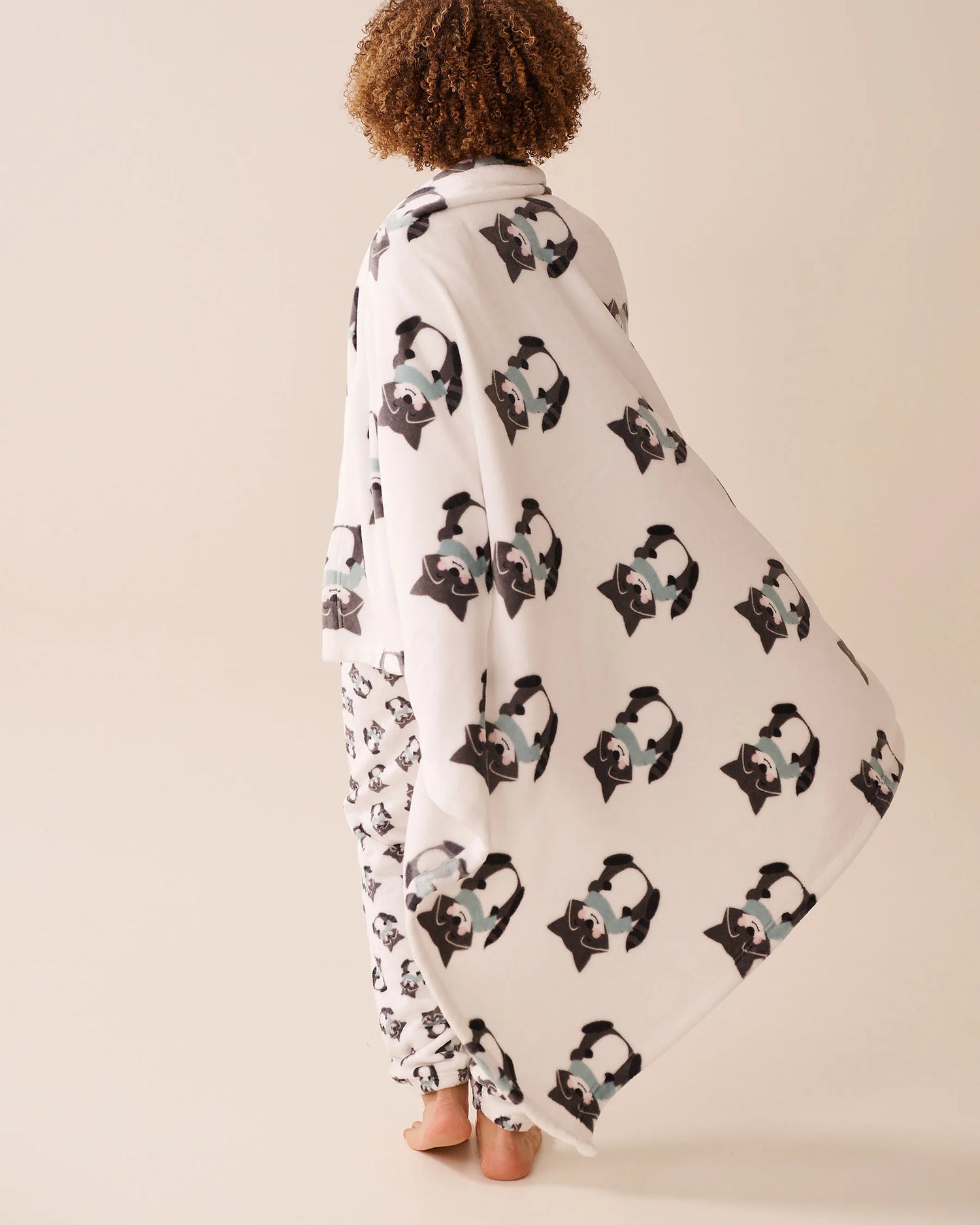 La Vie en Rose_Snow White Raccoon_Raccoon Print Soft Plush Blanket_40700415_P10523_03