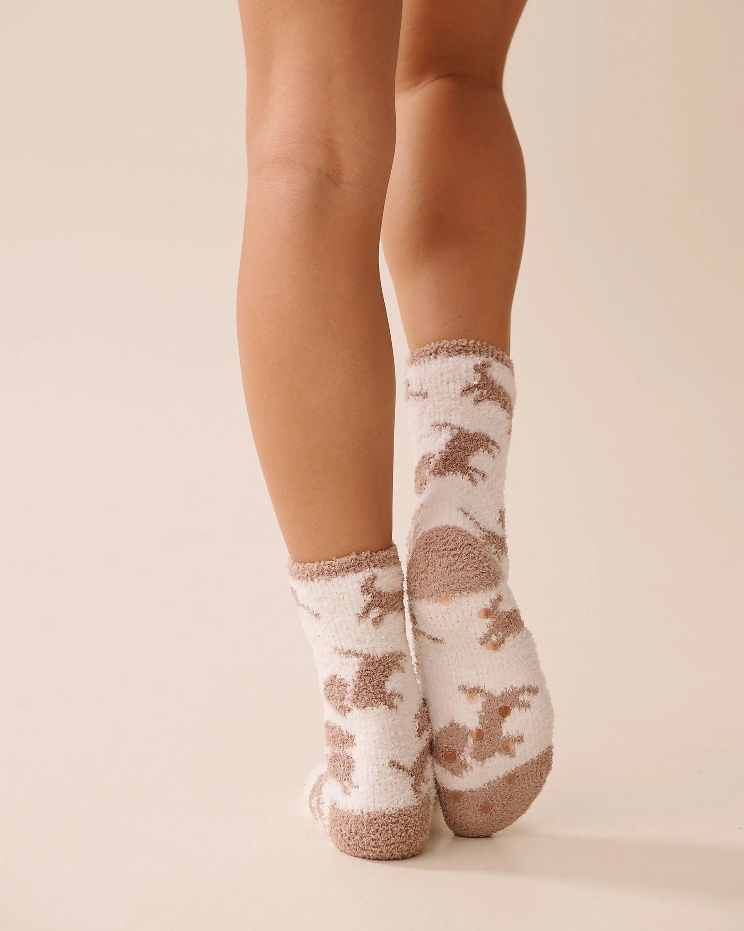 La Vie en Rose_Snow White &amp; Goat Dachshund_Plush Raccoon Socks_40700417_P10527_02