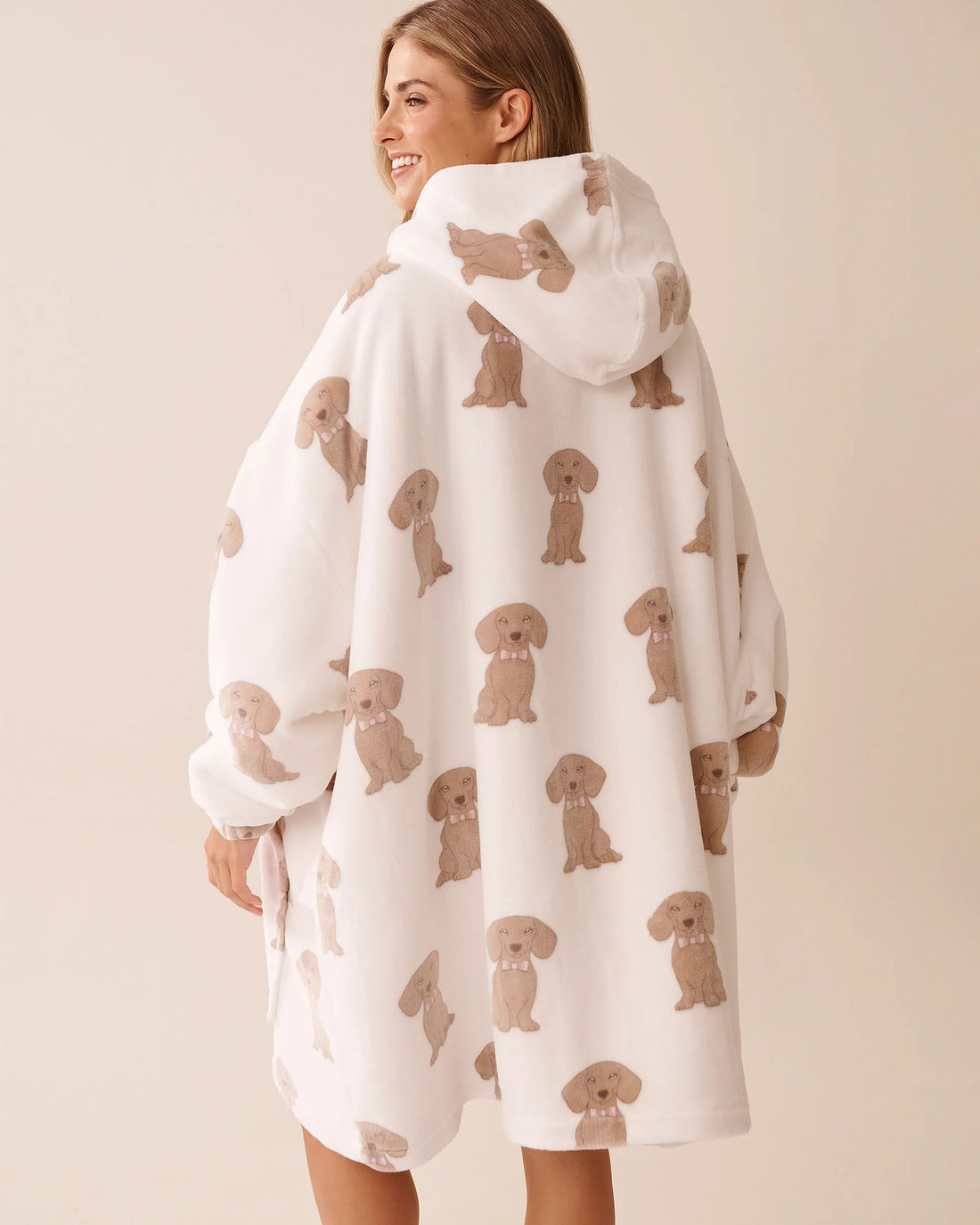 La Vie en Rose_Snow White Dachshund W Bow_Dachshund Soft Plush Oversized Hoodie_40700418_P10528_02