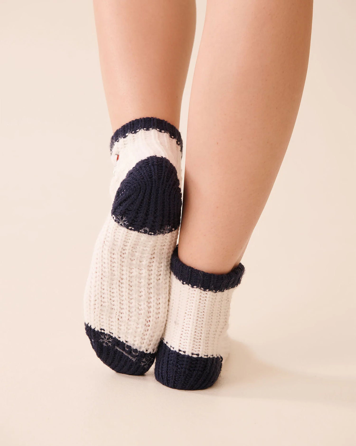 La Vie en Rose_Snow White_Embroidered Cat Socks_40700423_10011_02