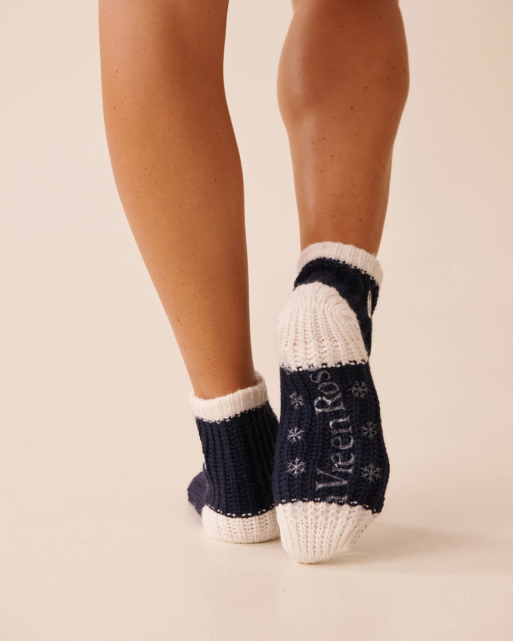 La Vie en Rose_Evening Blue_Embroidered Gingerbread Socks_40700423_40009_02