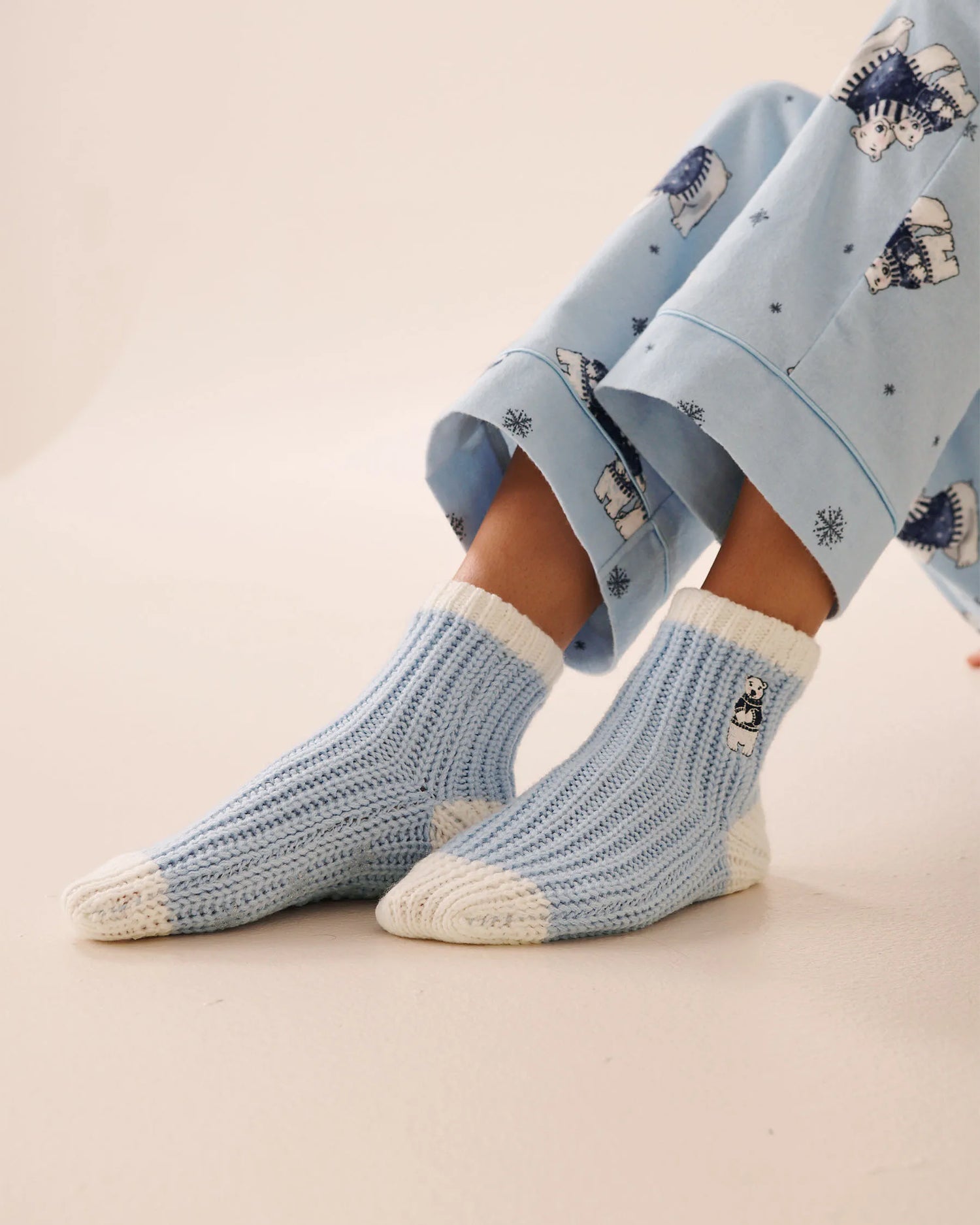 La Vie en Rose_Cashmere Blue_Embroidered Gingerbread Socks_40700423_40248_01