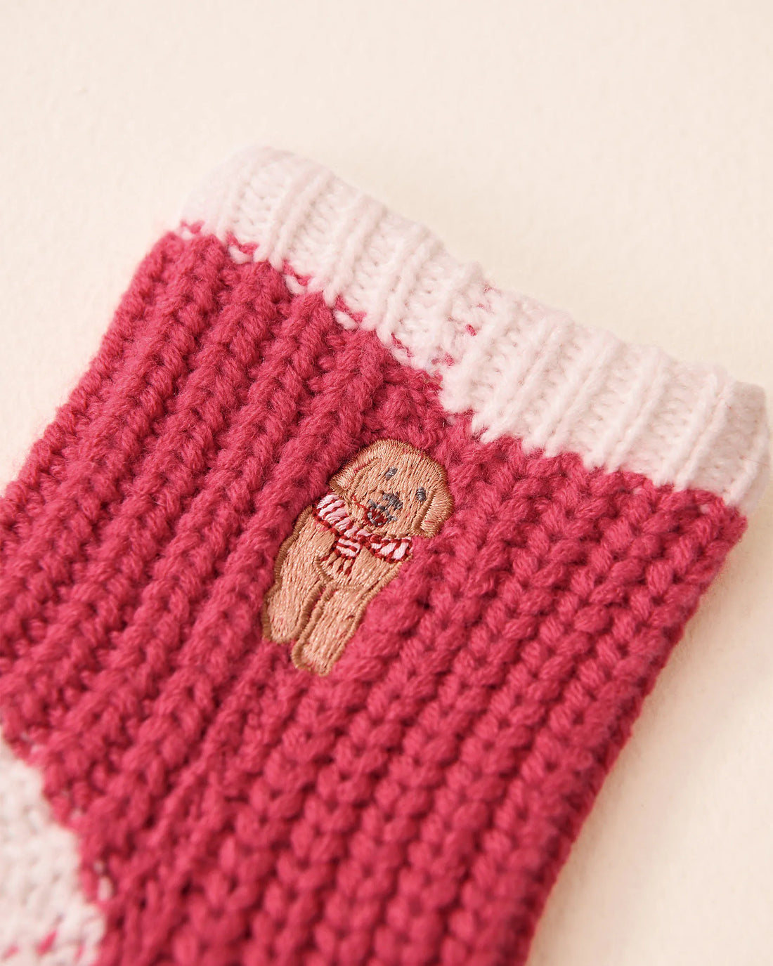 La Vie en Rose_Carmine_Embroidered Cat Socks_40700423_60190_01