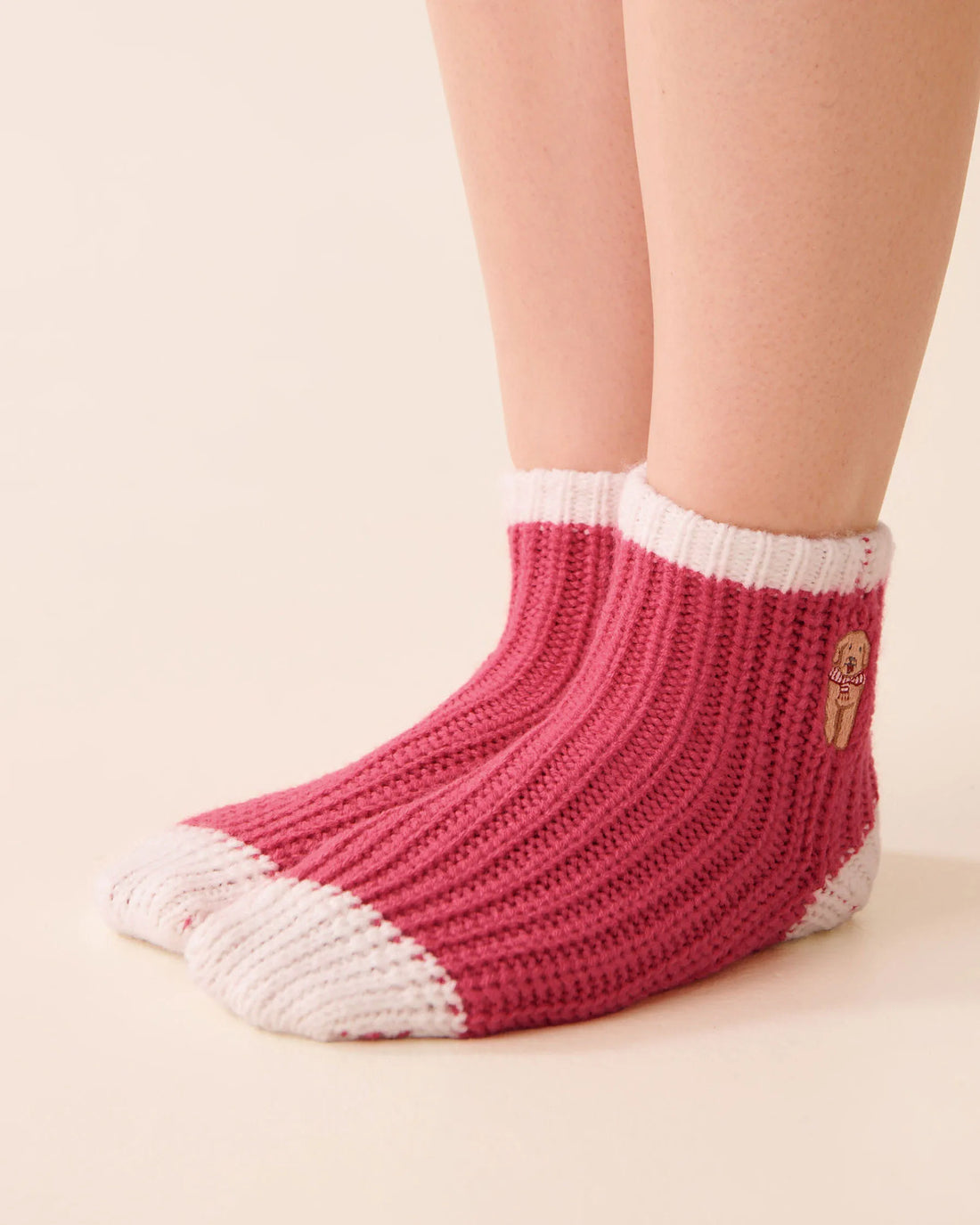 La Vie en Rose_Carmine_Embroidered Cat Socks_40700423_60190_02