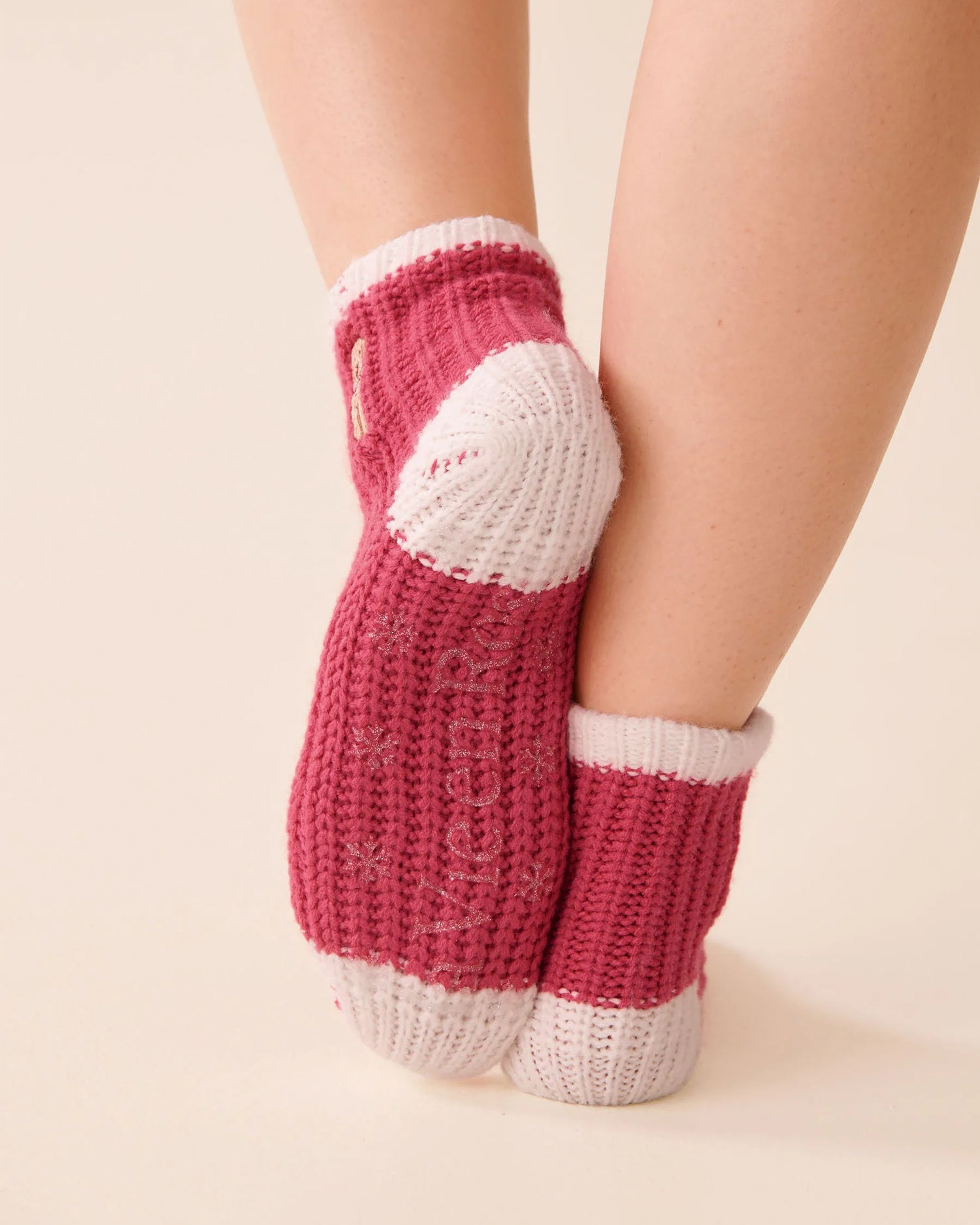 La Vie en Rose_Carmine_Embroidered Cat Socks_40700423_60190_03