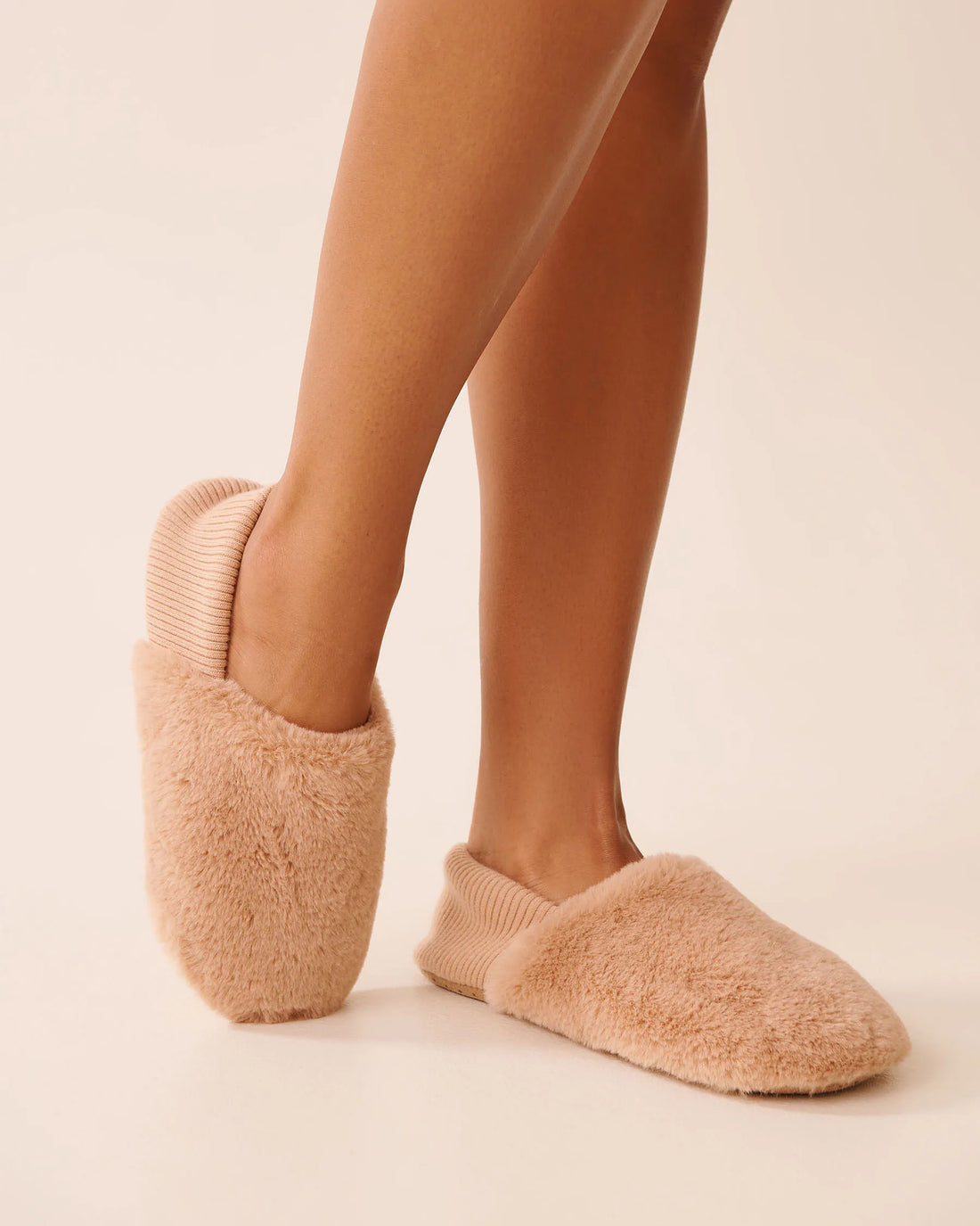 La Vie en Rose_Brush_Ribbed Back Soft Plush Slipper Socks_40700430_20112_01
