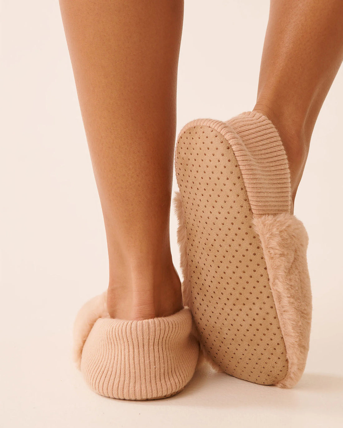 La Vie en Rose_Brush_Ribbed Back Soft Plush Slipper Socks_40700430_20112_02