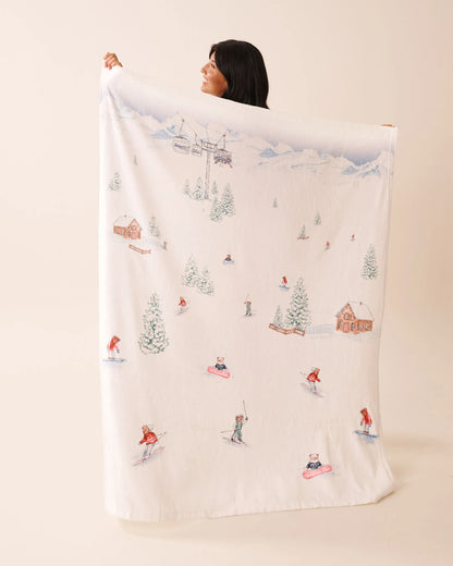 La Vie en Rose_Snow White Ski Placement_Buffalo Plaid Soft Plush Blanket_40700441_P10549_01