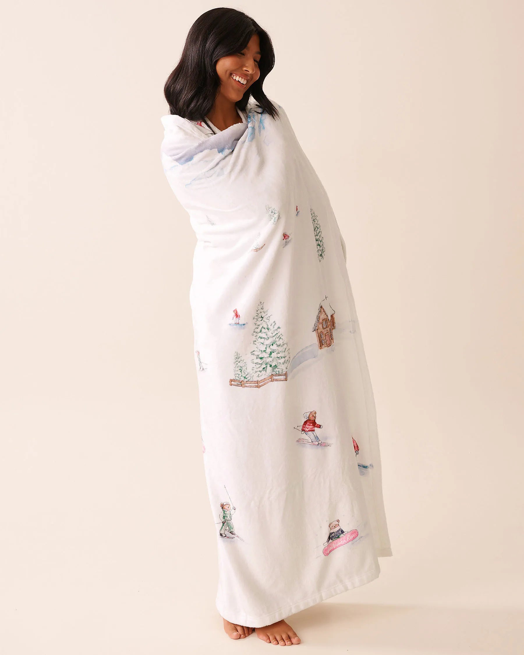 La Vie en Rose_Snow White Ski Placement_Buffalo Plaid Soft Plush Blanket_40700441_P10549_02