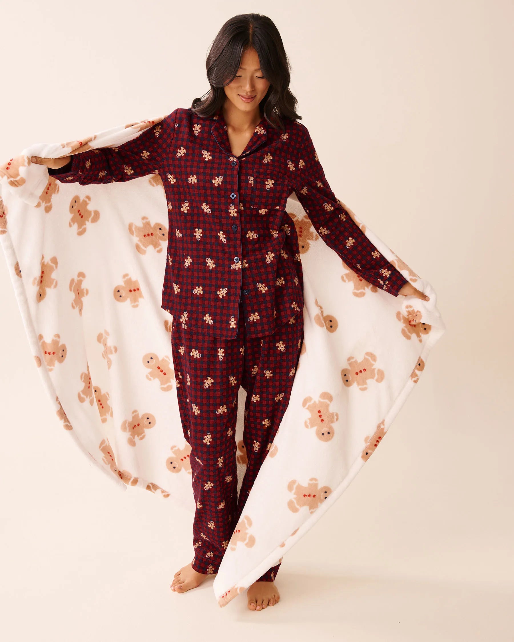 La Vie en Rose_Snow White Gingerbread_Buffalo Plaid Soft Plush Blanket_40700441_P10568_03