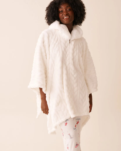 La Vie en Rose_Snow White_Cable Effect Soft Plush Hooded Cape_40700442_10011_03