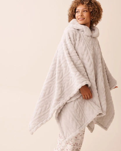 La Vie en Rose_Quiet Gray Cable_Cable Effect Soft Plush Hooded Cape_40700442_P00472_04