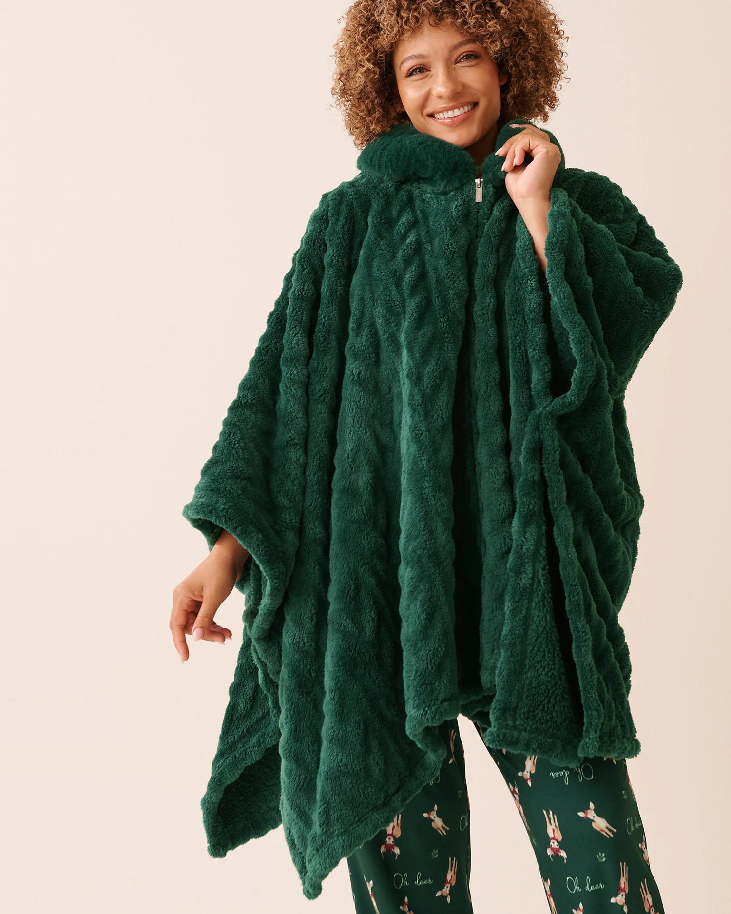 La Vie en Rose_Botanical Garden Cable_Cable Effect Soft Plush Hooded Cape_40700442_P30130_01