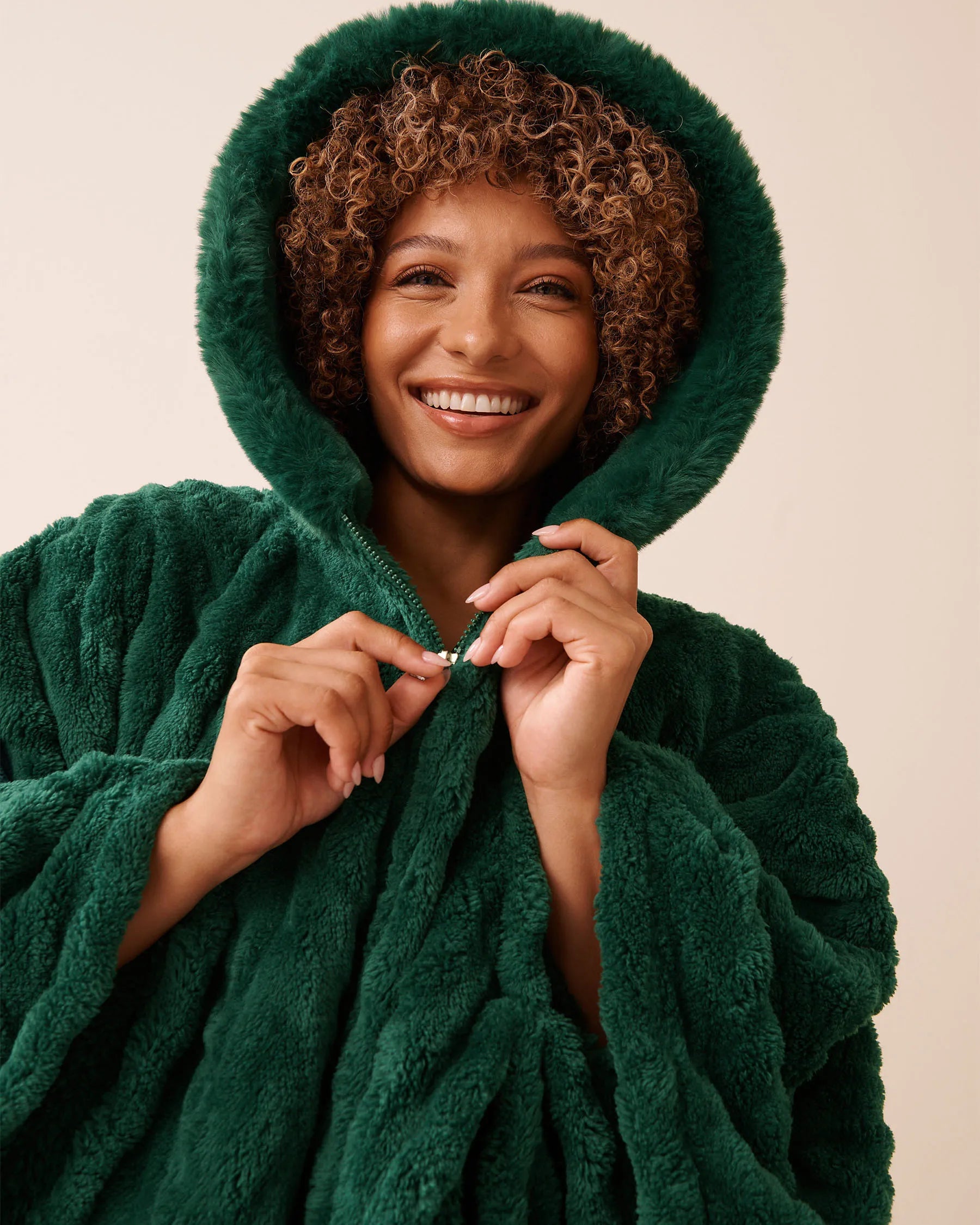 La Vie en Rose_Botanical Garden Cable_Cable Effect Soft Plush Hooded Cape_40700442_P30130_03
