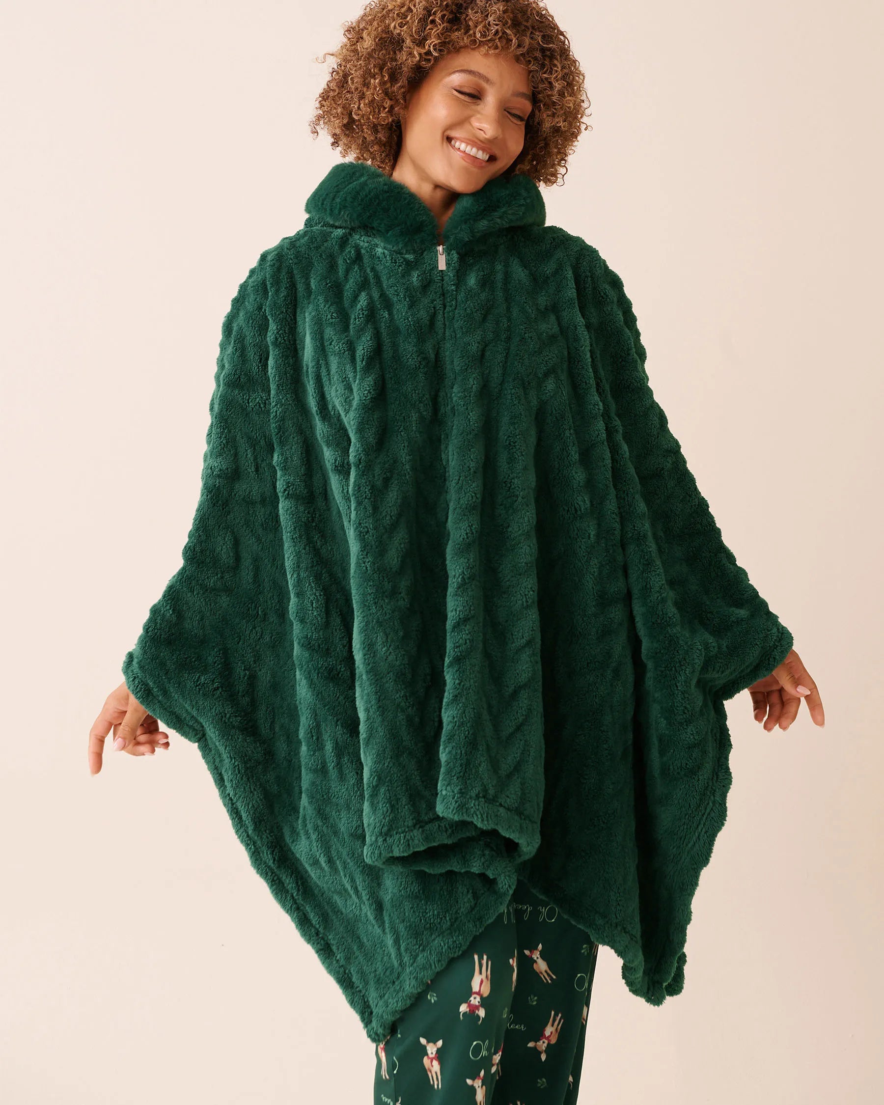 La Vie en Rose_Botanical Garden Cable_Cable Effect Soft Plush Hooded Cape_40700442_P30130_04