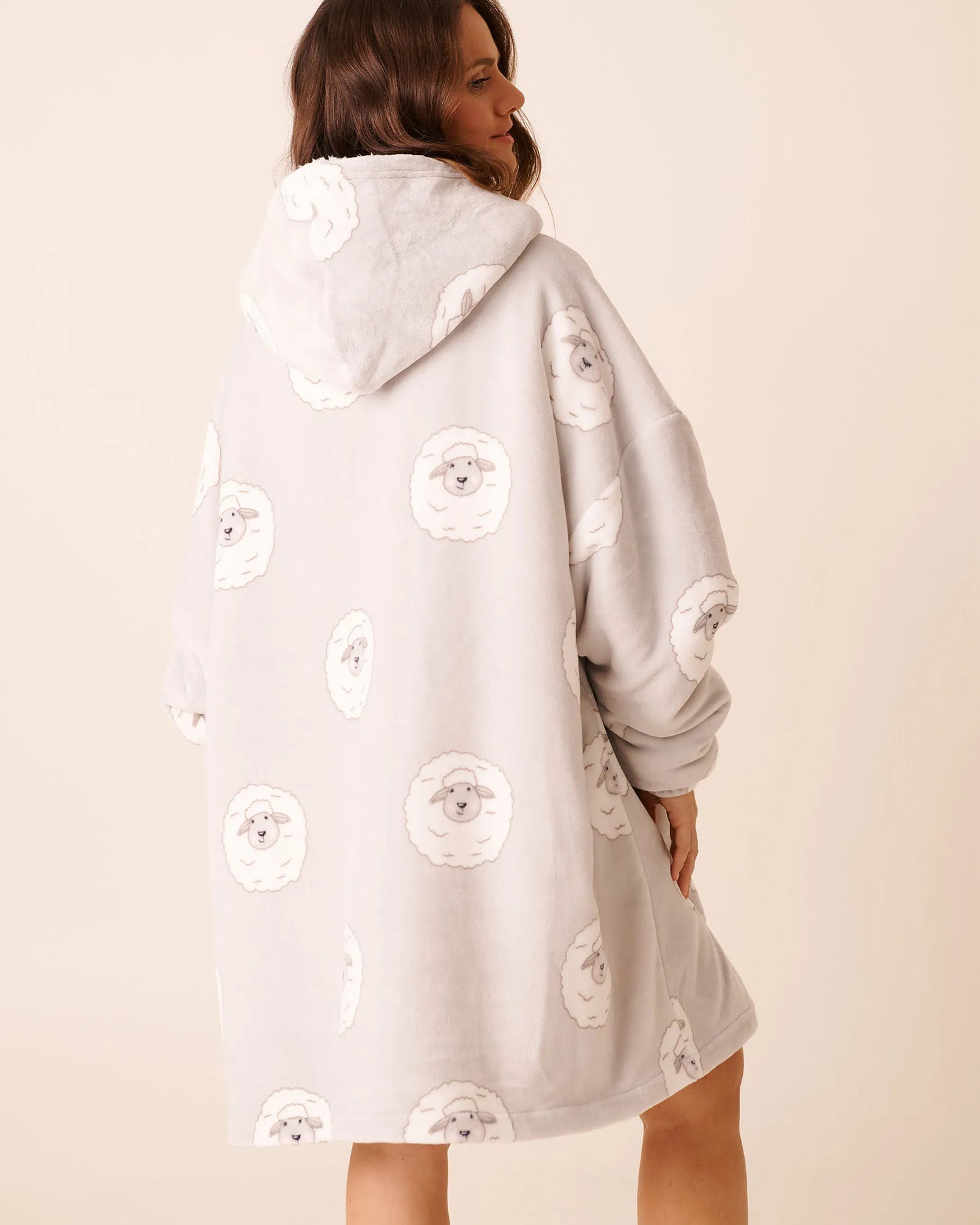 La Vie en Rose_Quiet Gray Sheep_Sheep Soft Plush Oversized Hoodie_40700444_P00482_02