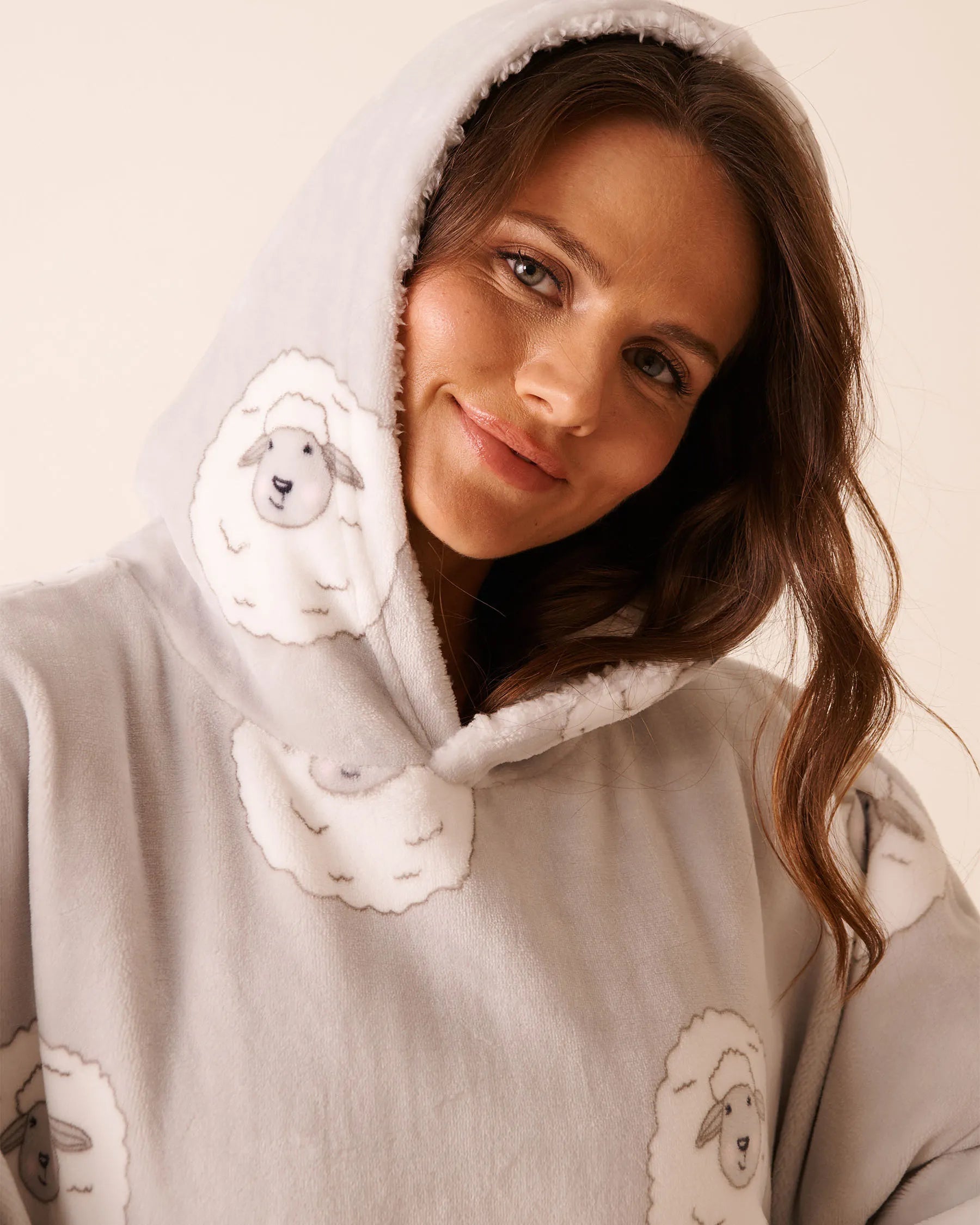 La Vie en Rose_Quiet Gray Sheep_Sheep Soft Plush Oversized Hoodie_40700444_P00482_03