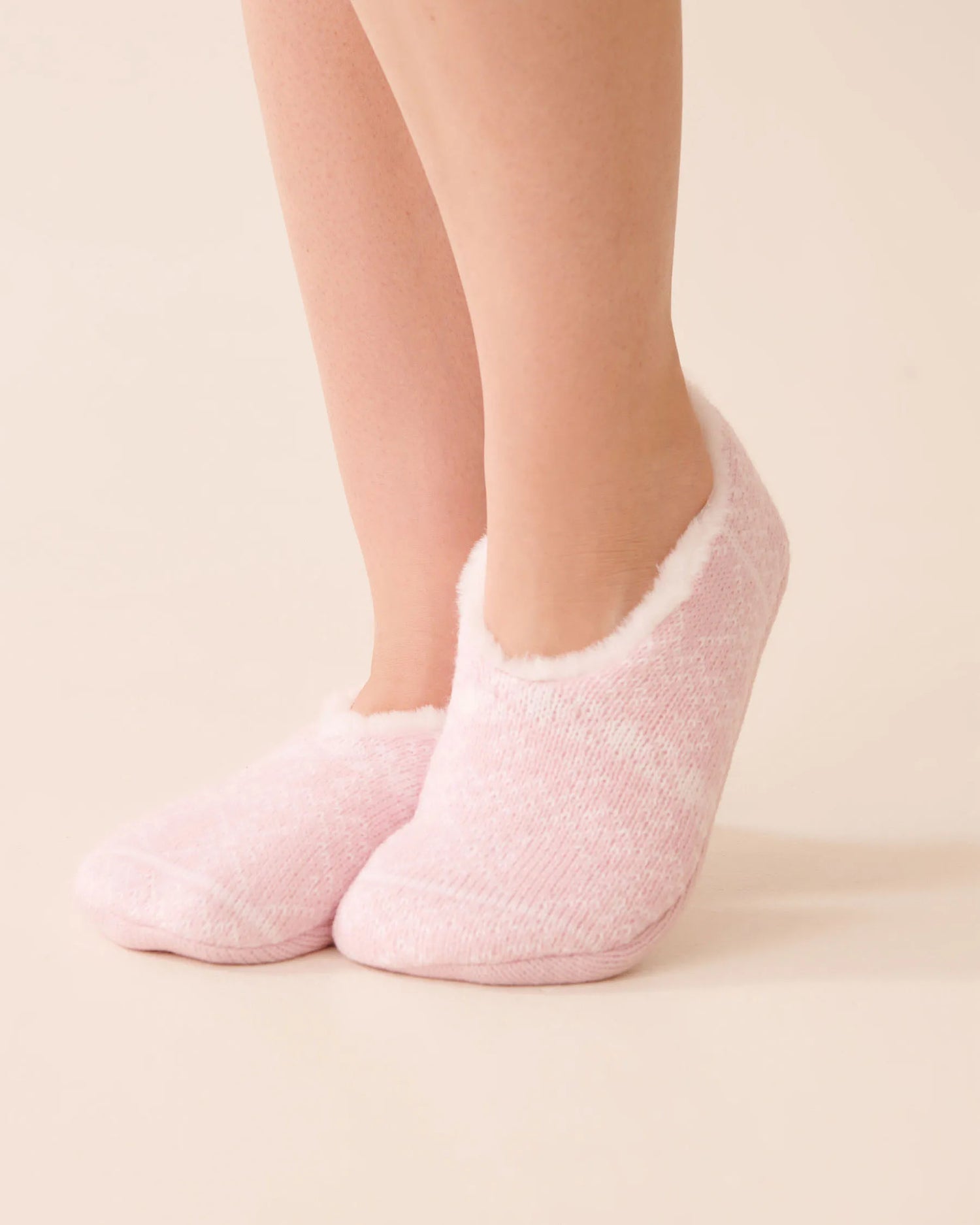 La Vie en Rose_Cherry Blossom&amp;Snow White Nord_Cable Knit and Faux Fur Slipper Socks_40700445_P60433_01