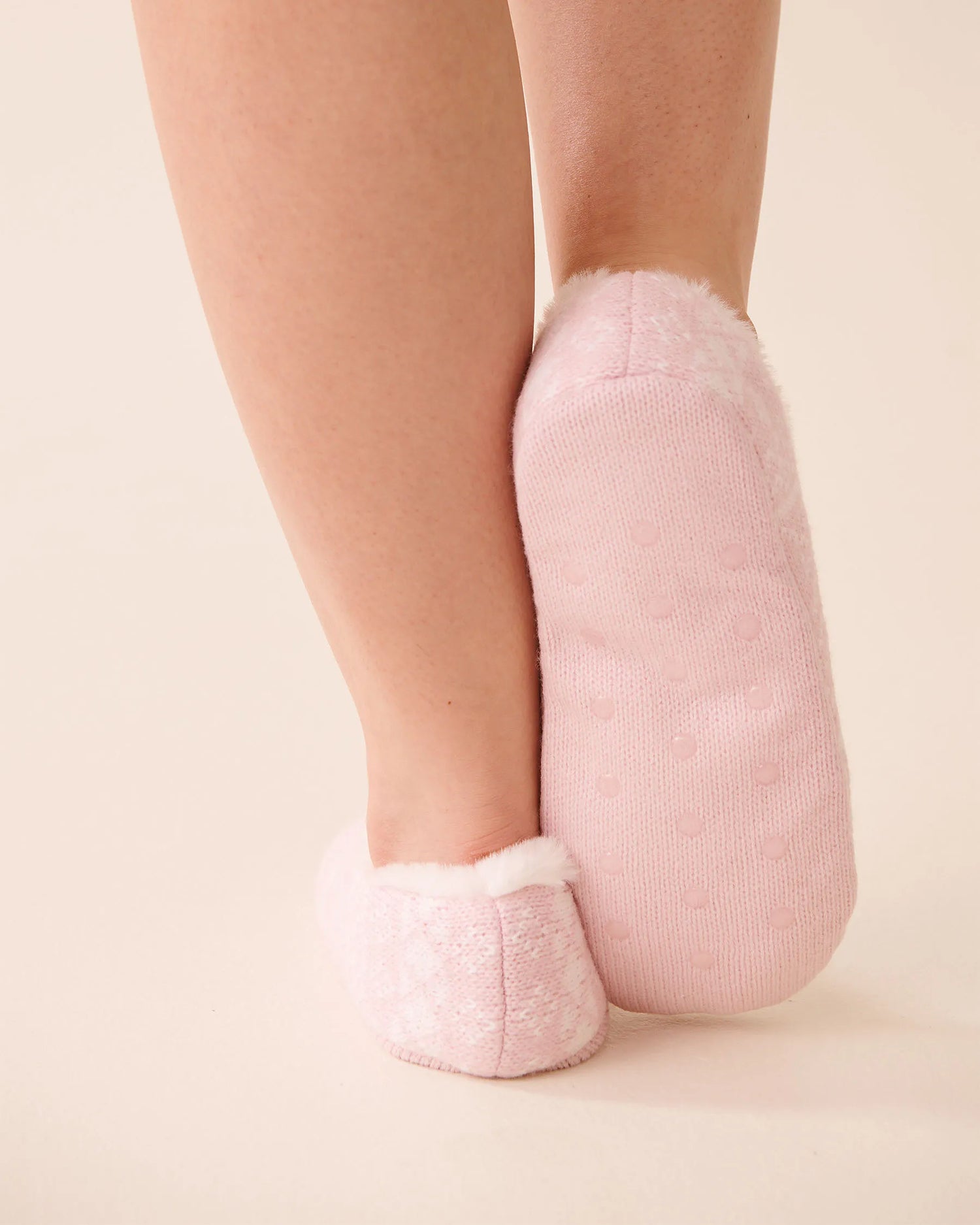 La Vie en Rose_Cherry Blossom&amp;Snow White Nord_Cable Knit and Faux Fur Slipper Socks_40700445_P60433_02