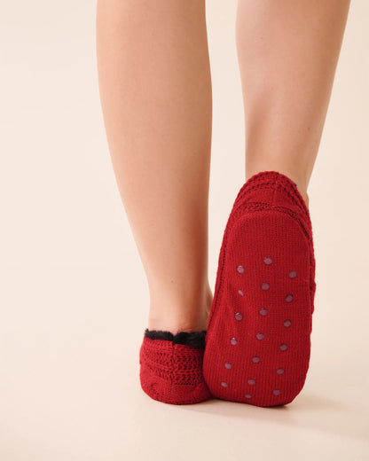 La Vie en Rose_Savvy Red Cable_Cable Knit and Faux Fur Slipper Socks_40700445_P60466_02