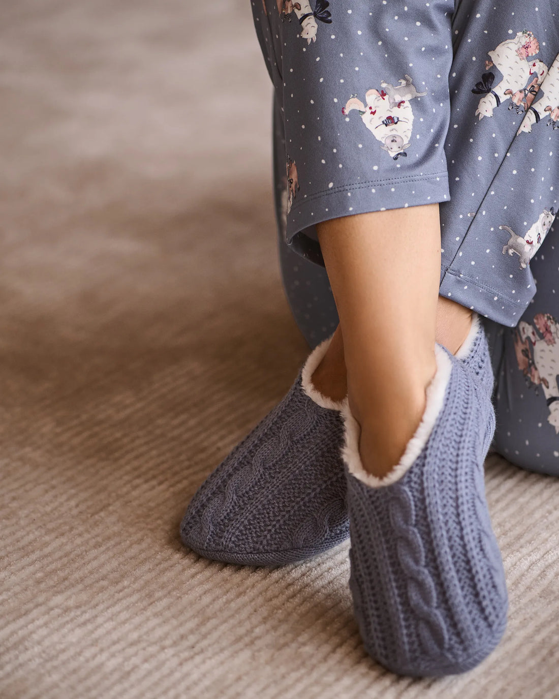 La Vie en Rose_Stonewash Cable_Cable Knit and Faux Fur Slipper Socks_40700445_p40520_01