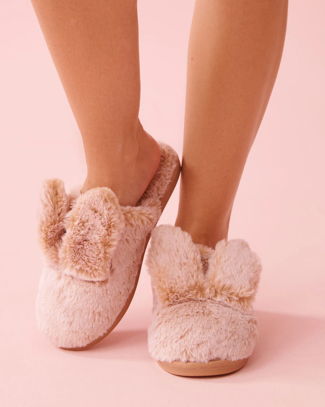 La Vie en Rose Brush Women Bunny Soft Plush Slippers SKU: 40700453_20112 Image 01