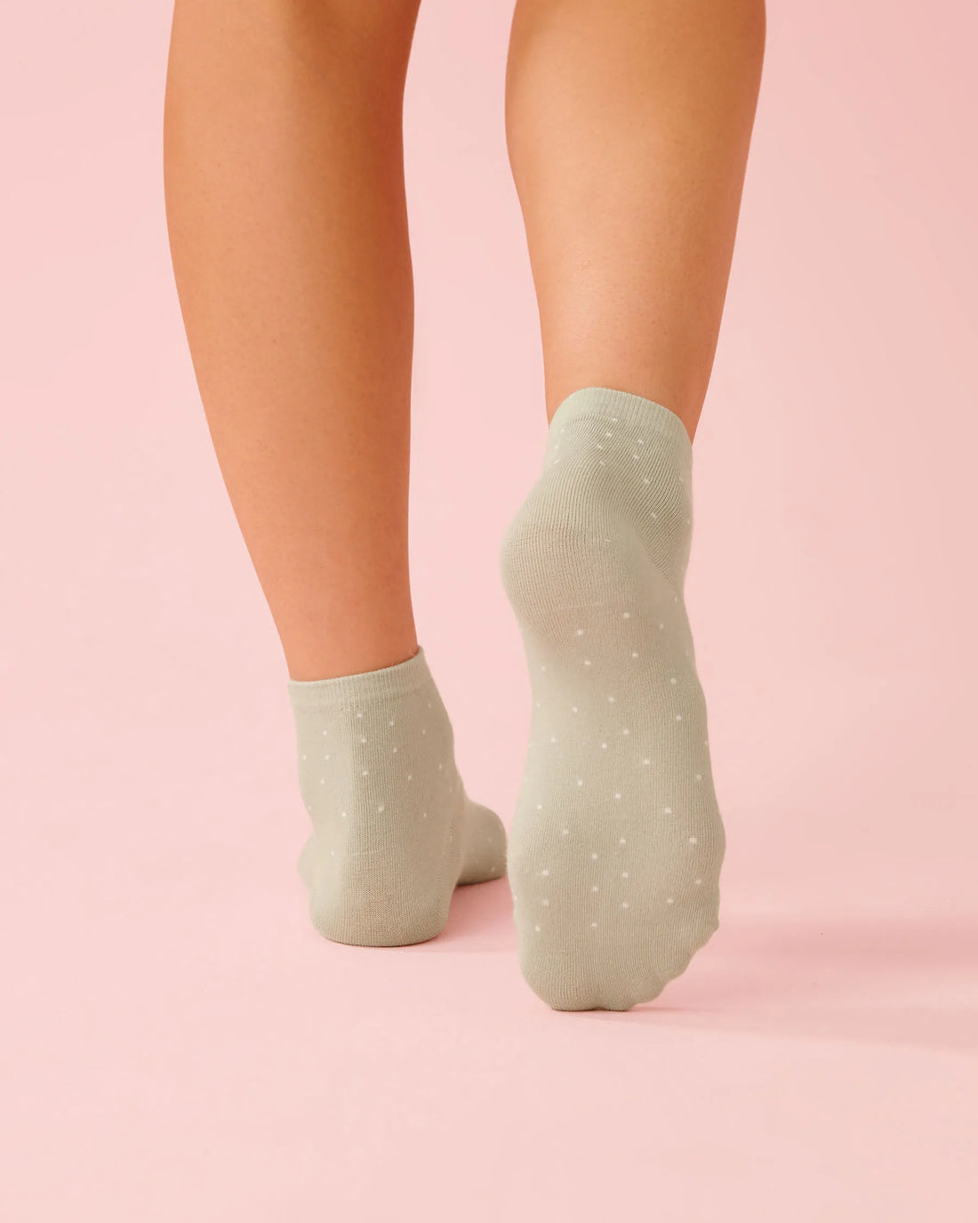La Vie en Rose_Mineral Gray Mini Dot_Polka Dot Ribbed Socks_40700455_P30144_02